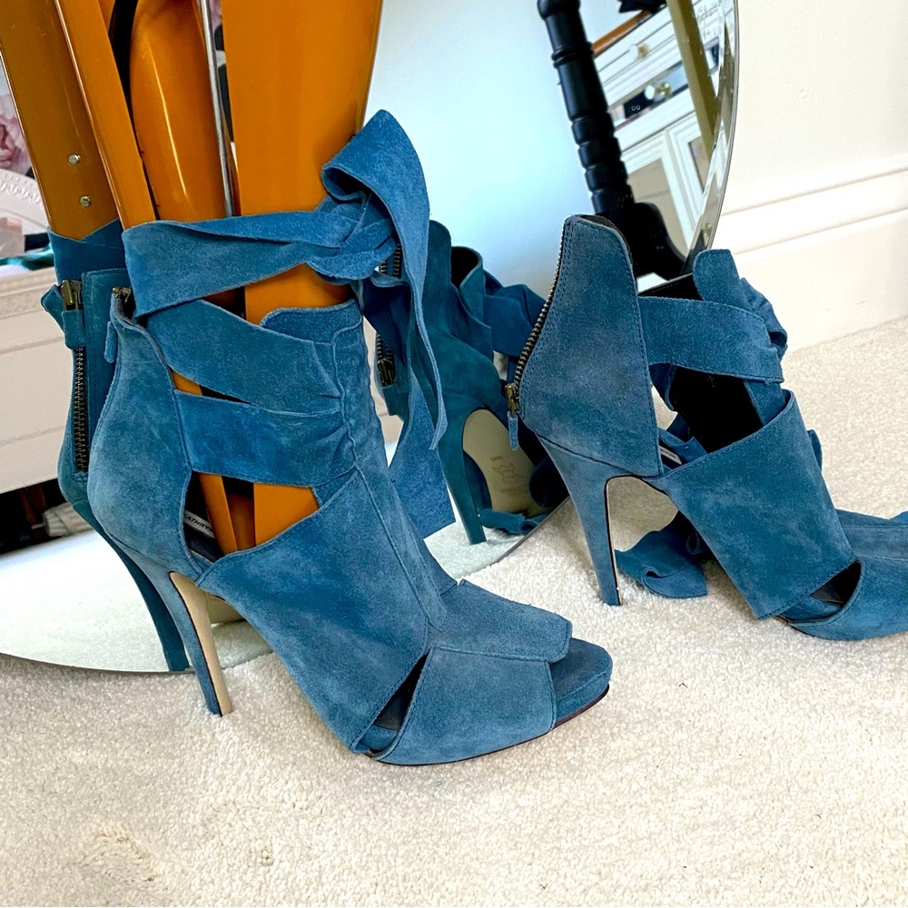 KATHRYN AMBERLEIGH SUEDE HEEL
